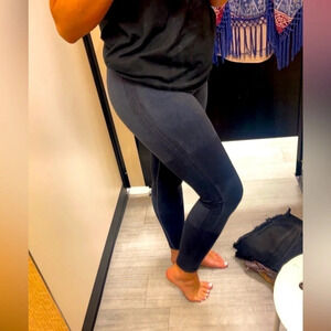 CUT the Frills Compression Dark Gray & Black Leggings